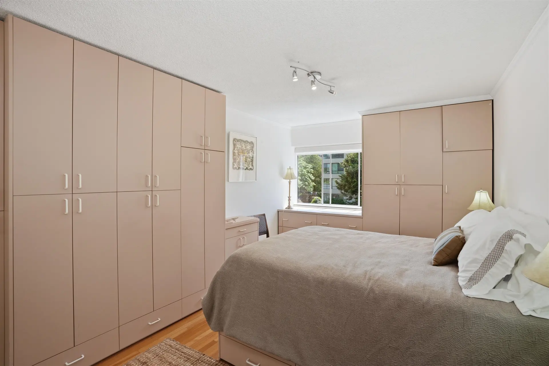 #215 1425 Esquimalt Avenue - Image 9