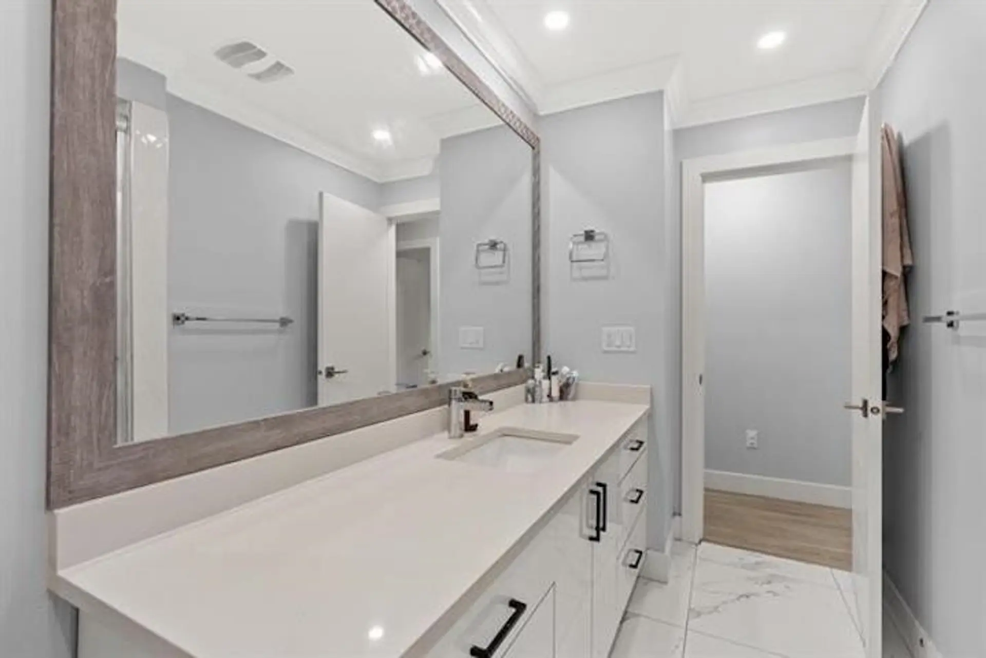 15077 86b Avenue - Image 9