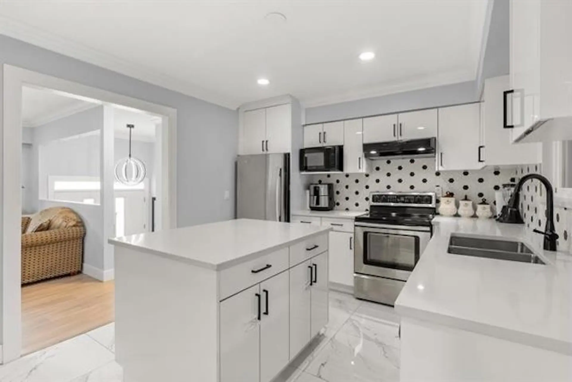 15077 86b Avenue - Image 4