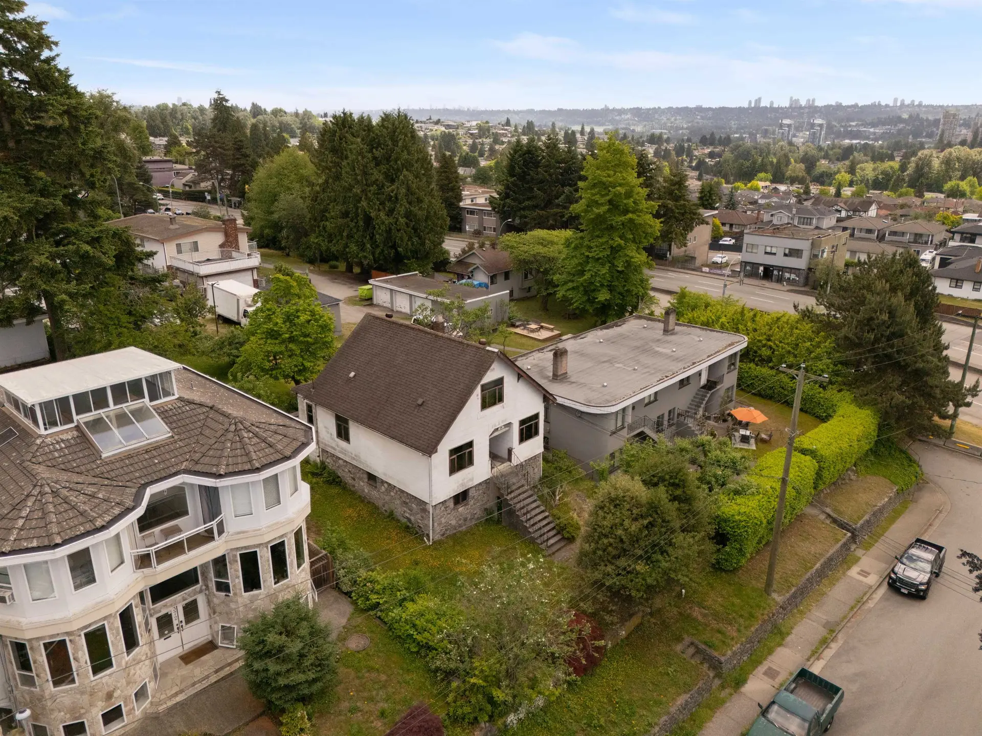 380 Delta Avenue - Image 3