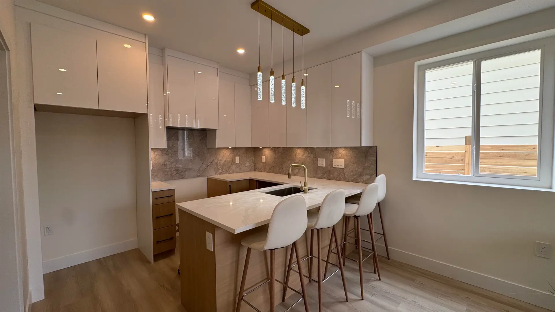 #4 5779 Clarendon Street - Image 3