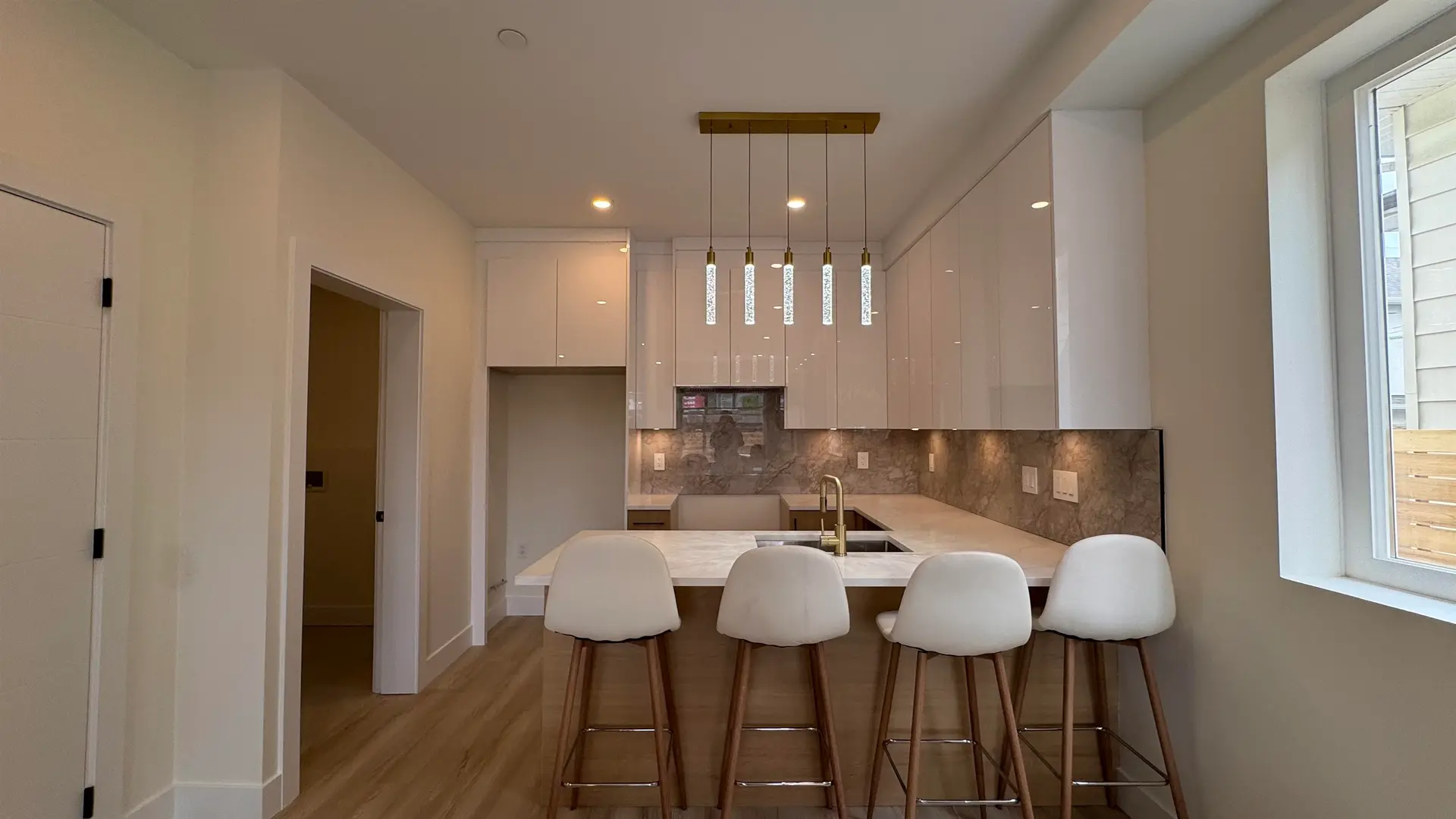 #4 5779 Clarendon Street - Image 4