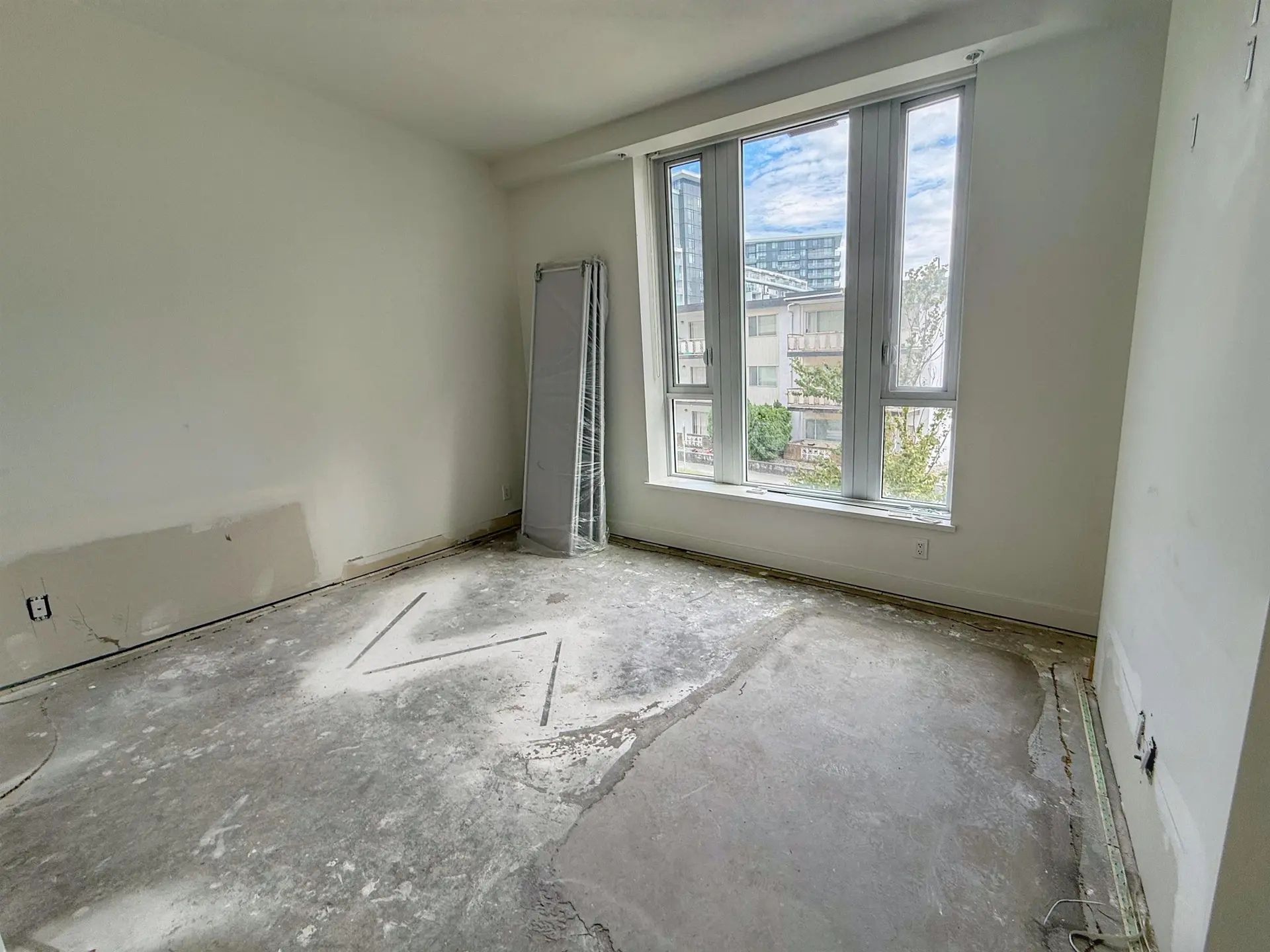 #202 7333 Murdoch Avenue - Image 2