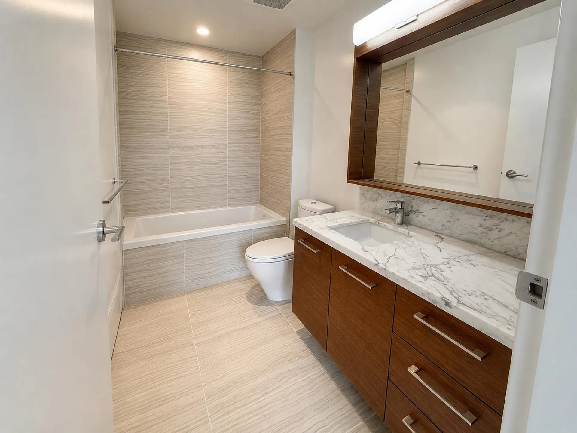 #202 7333 Murdoch Avenue - Image 3
