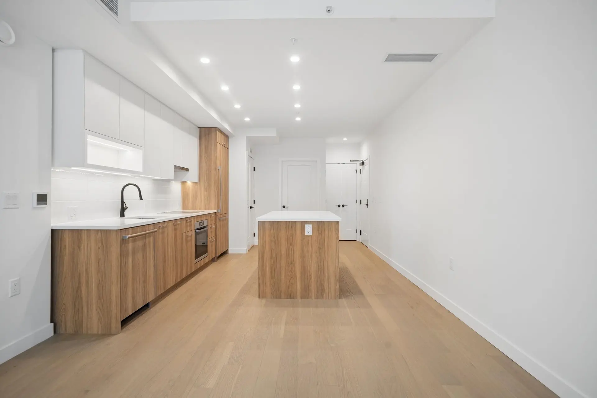 #204 8398 Oak Street - Image 6