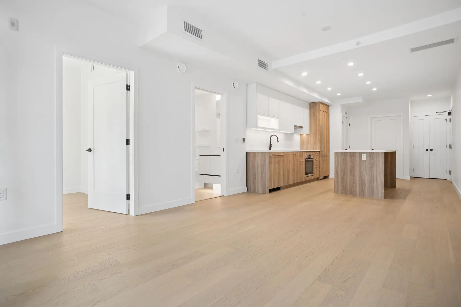 #204 8398 Oak Street - Image 10