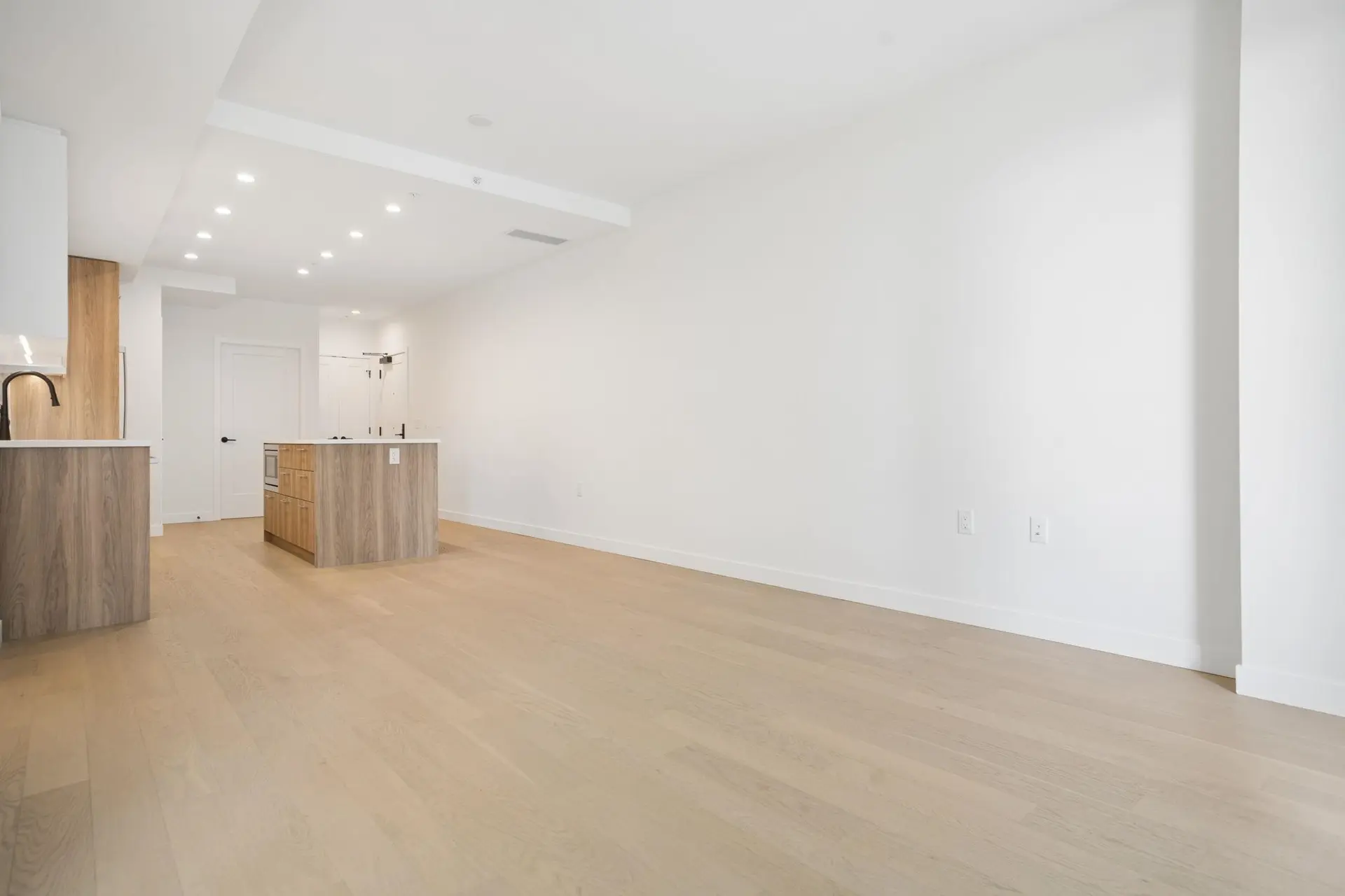 #204 8398 Oak Street - Image 11