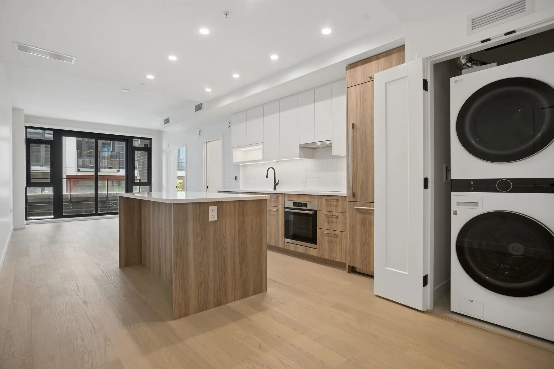 #204 8398 Oak Street - Image 4