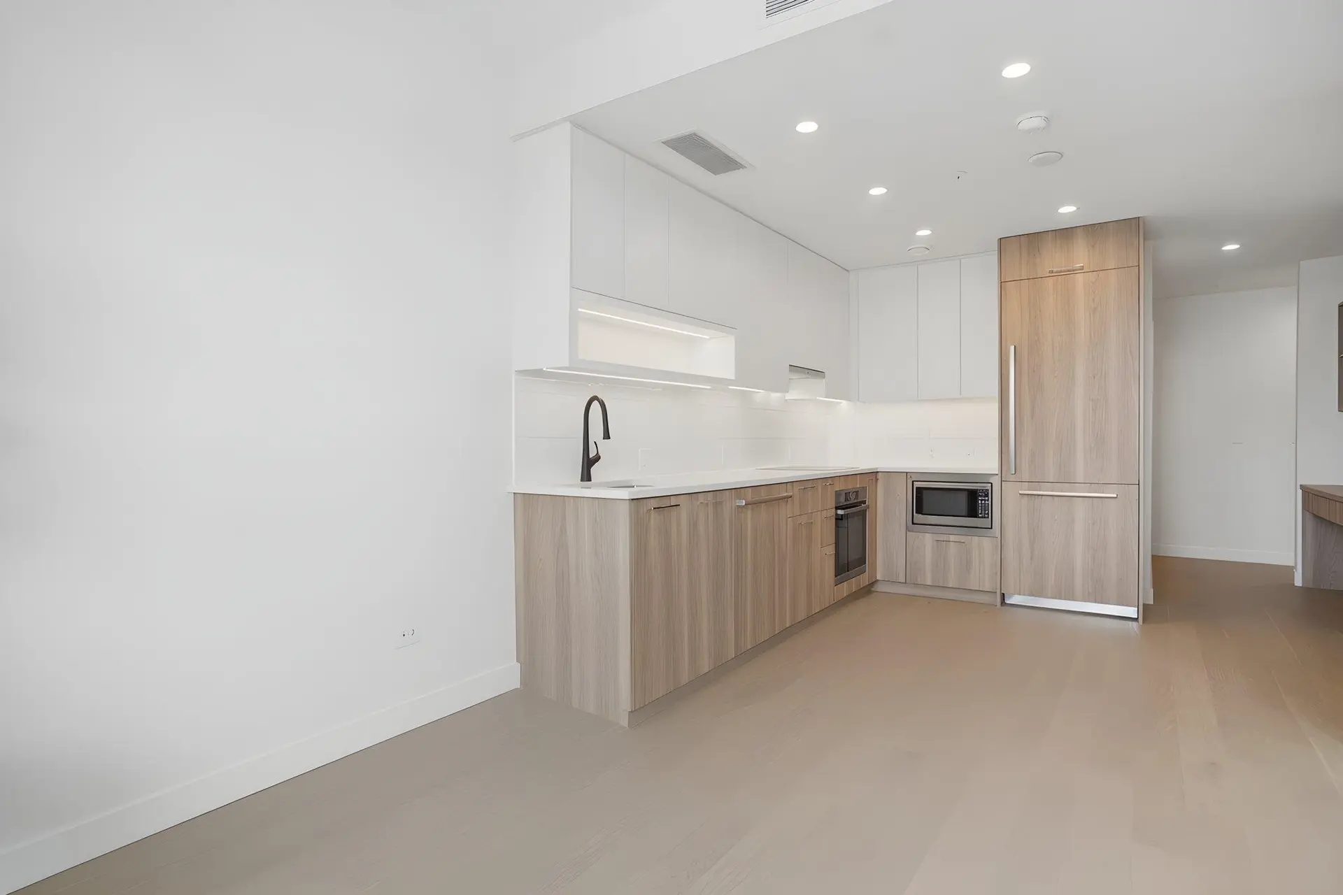 #202 8398 Oak Street - Image 6