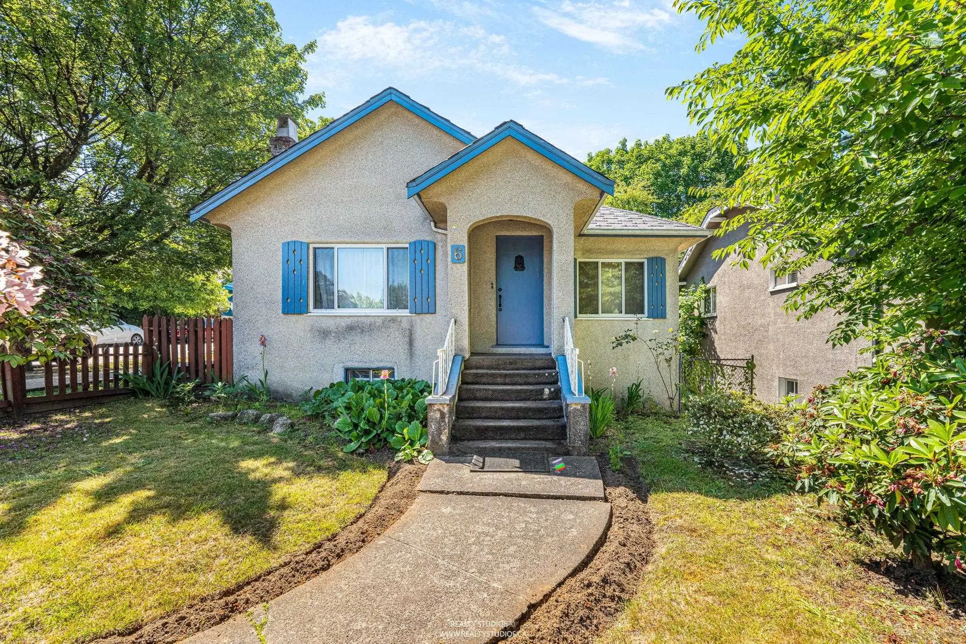 6 W King Edward Avenue - Image 1
