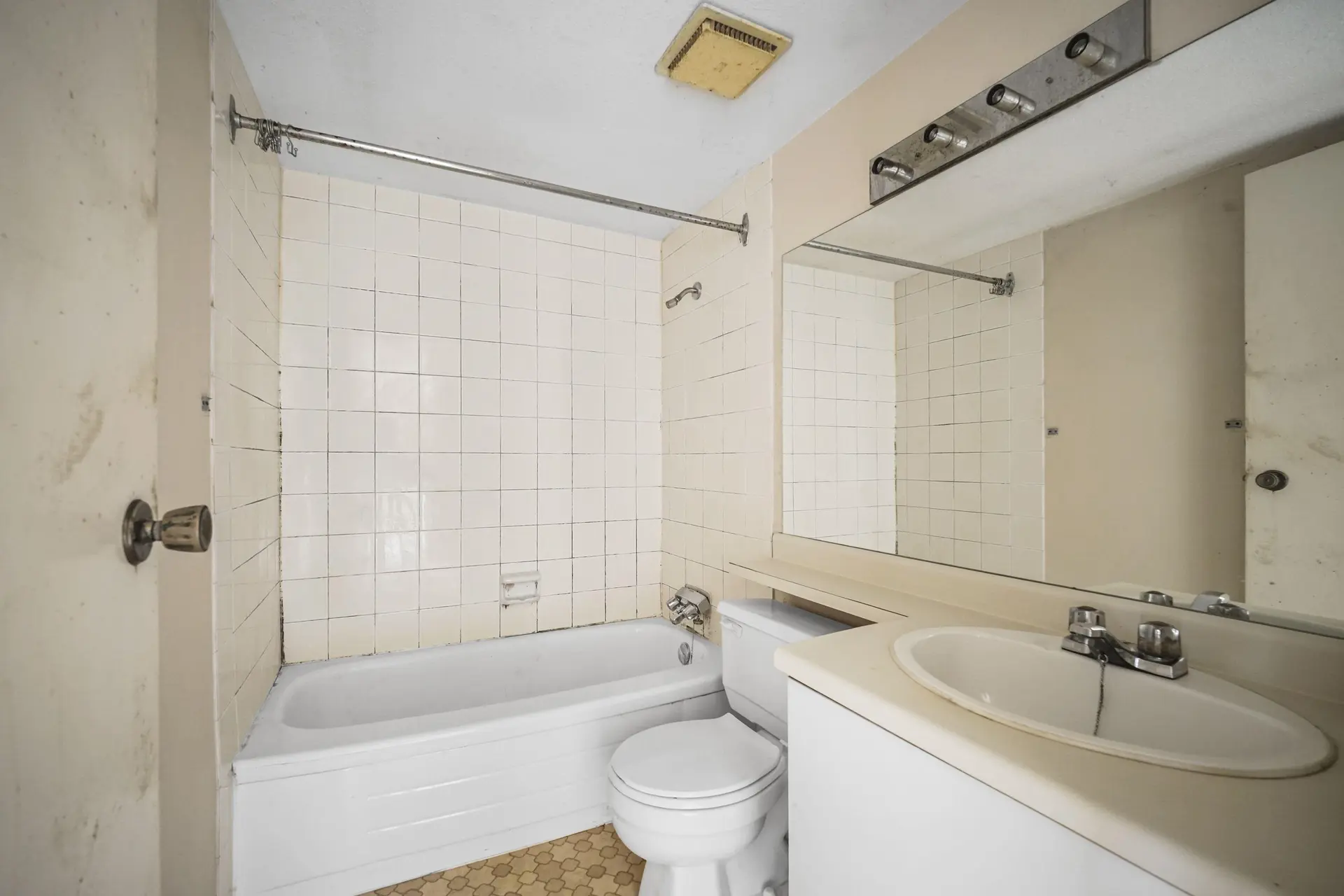 #310 9635 121 Street - Image 14