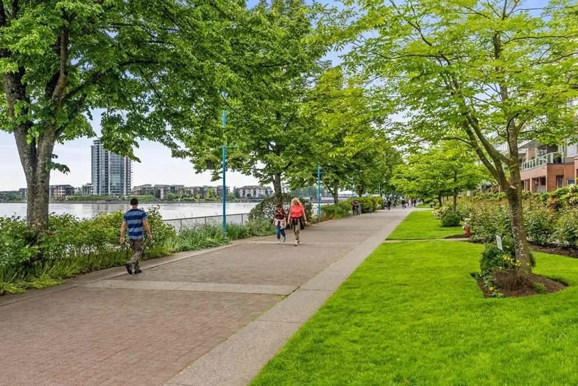 #605 1045 Quayside Drive - Image 17