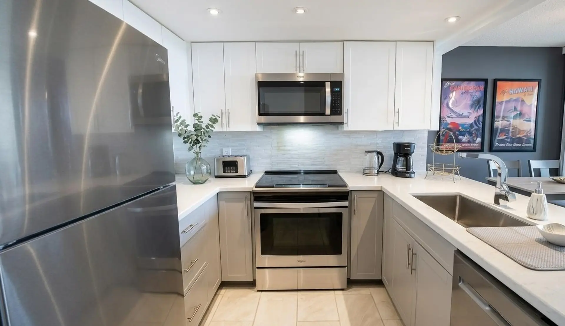 #605 1045 Quayside Drive - Image 3