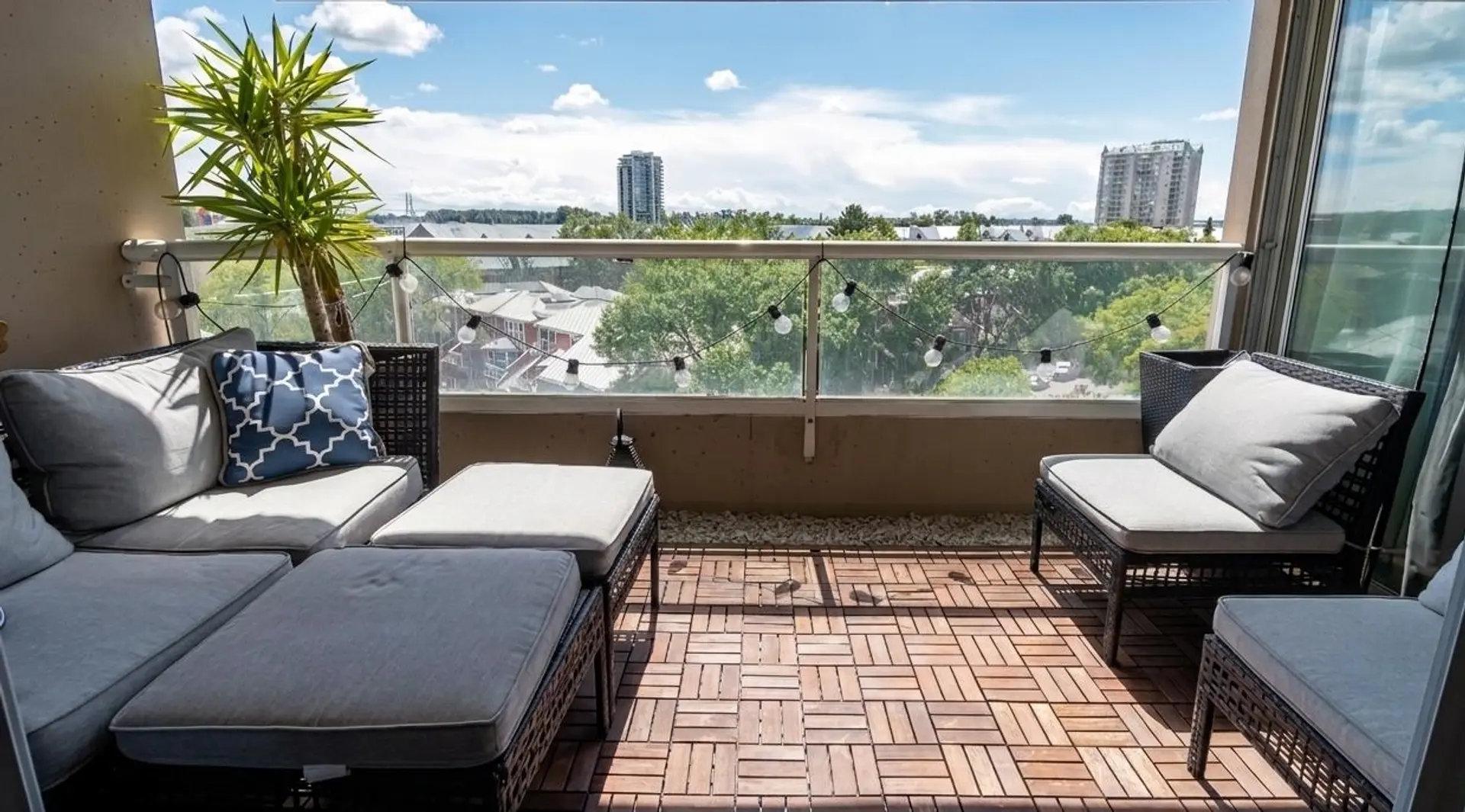 #605 1045 Quayside Drive - Image 9