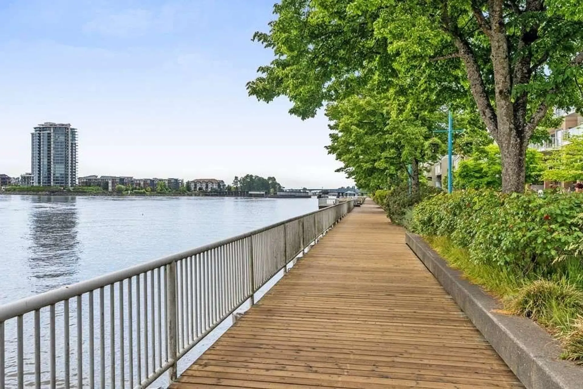 #605 1045 Quayside Drive - Image 18