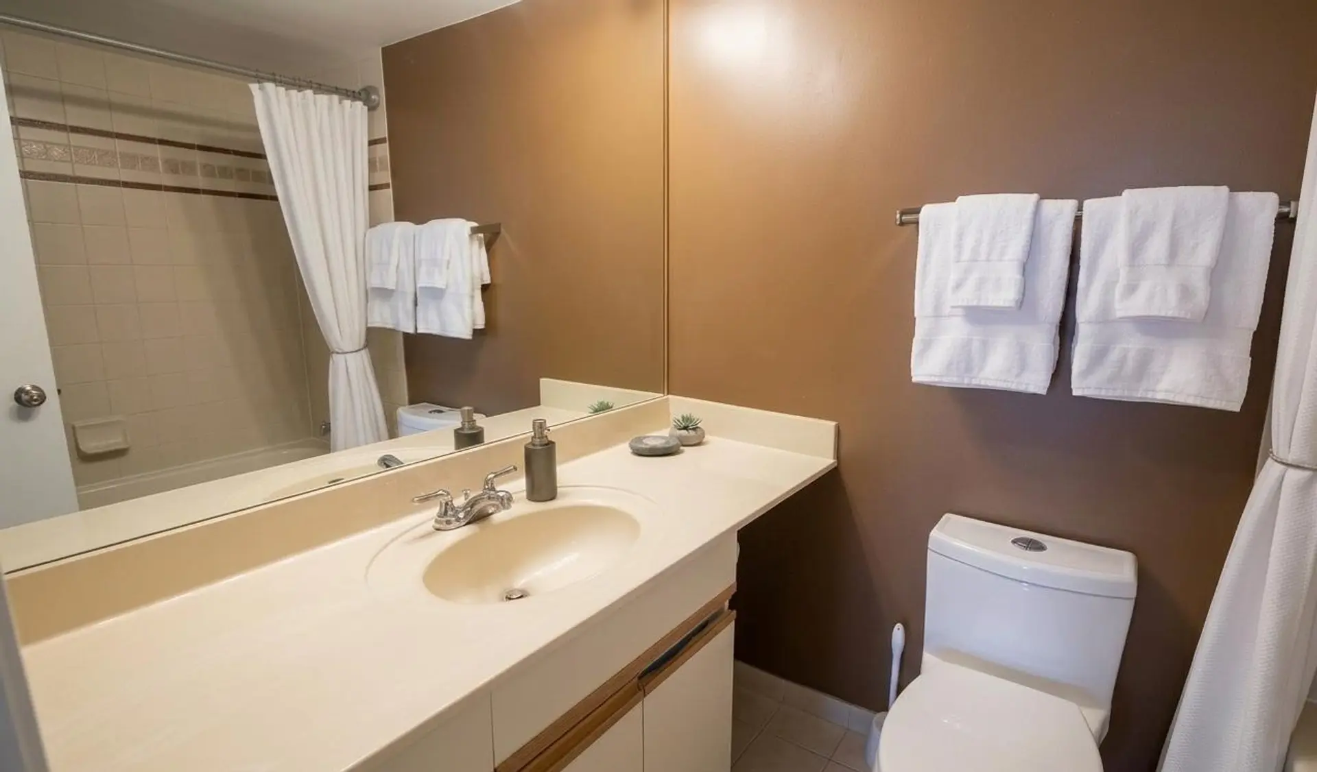 #605 1045 Quayside Drive - Image 11