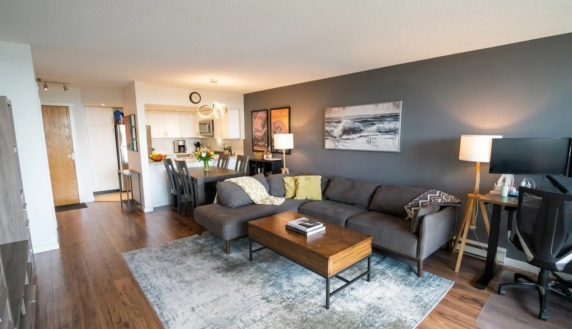 #605 1045 Quayside Drive - Image 4