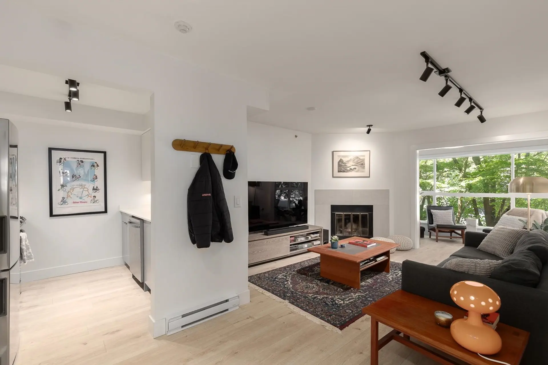 #203 2272 Dundas Street - Image 2