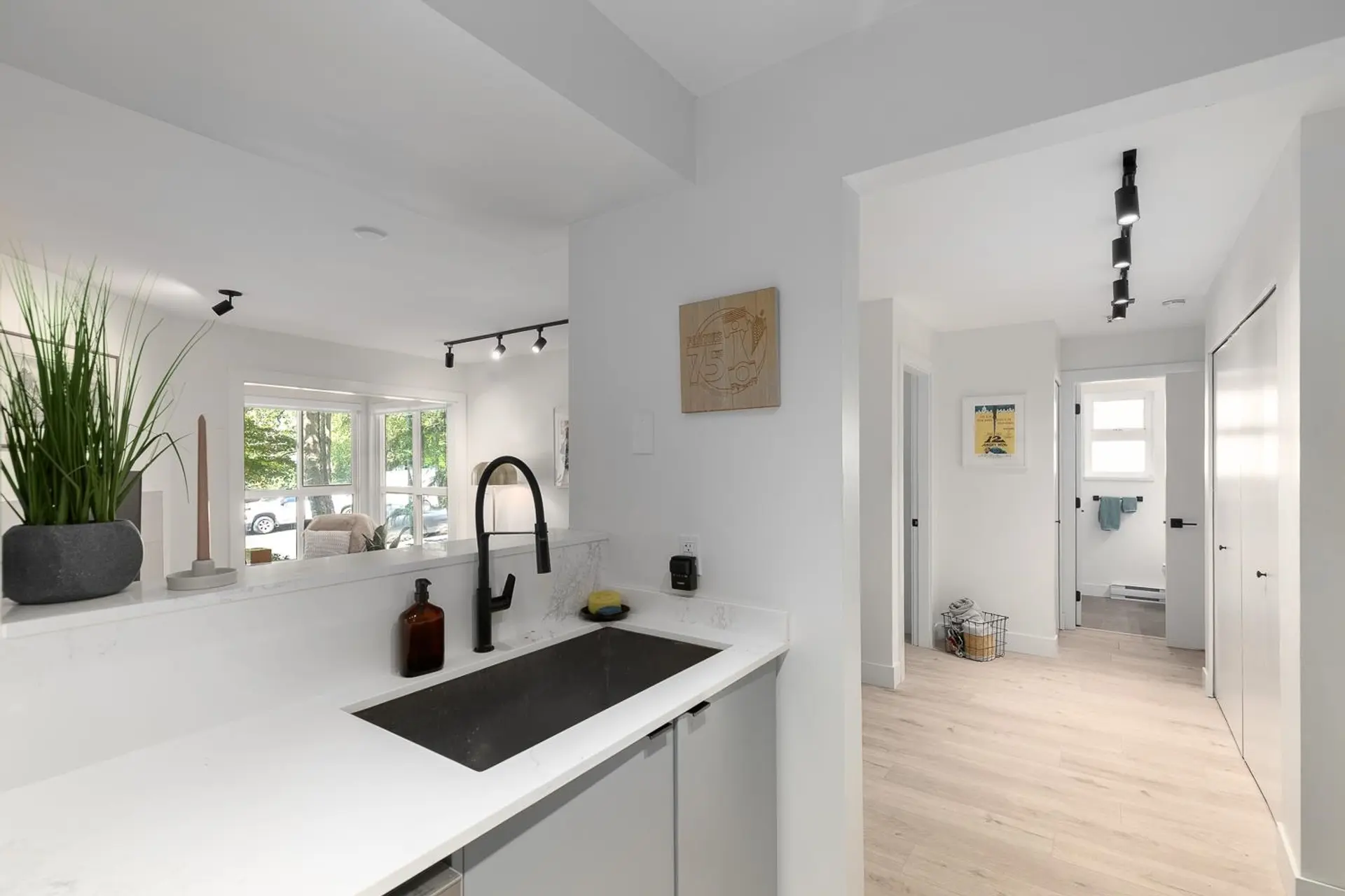 #203 2272 Dundas Street - Image 9