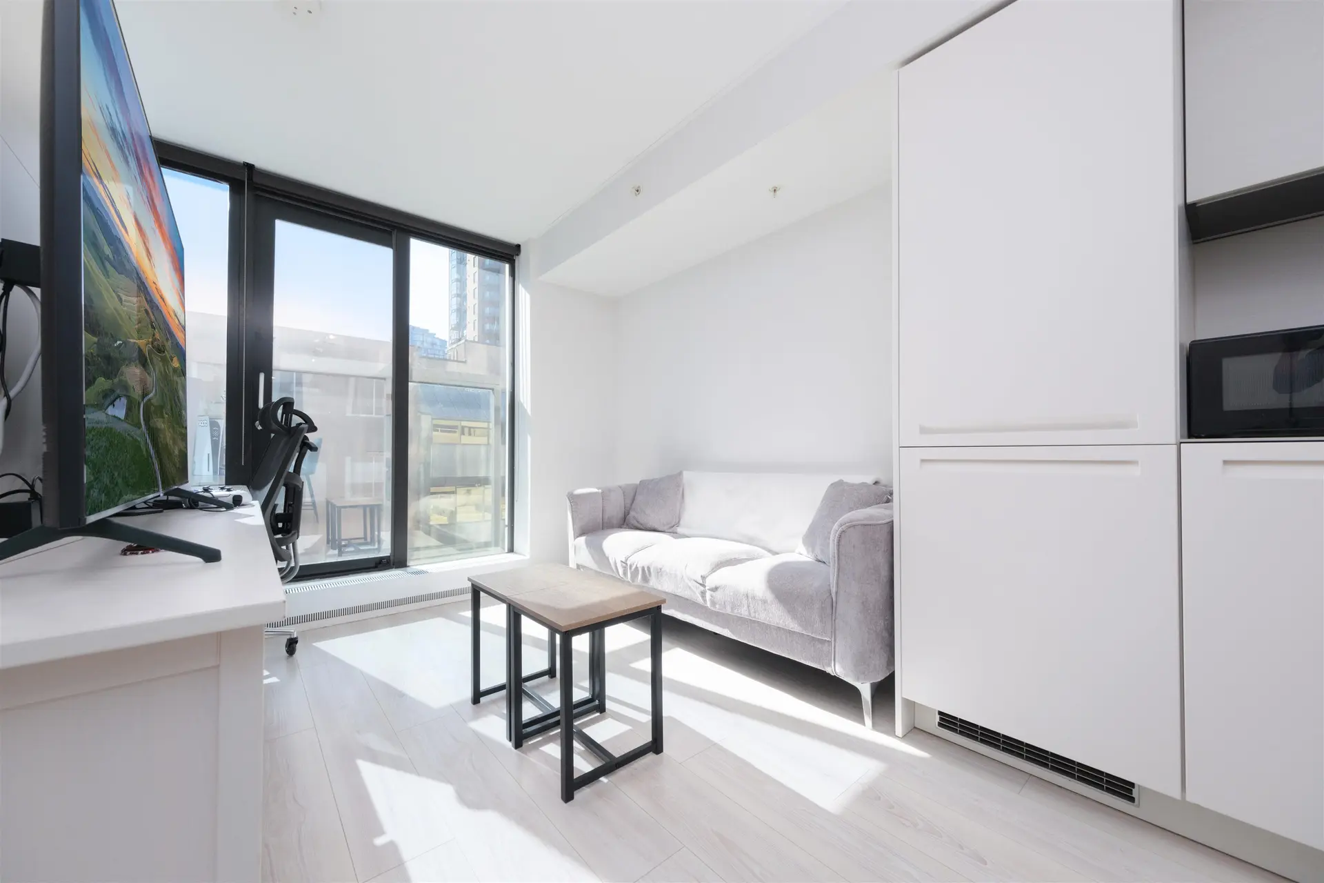 #703 1133 Hornby Street - Image 4