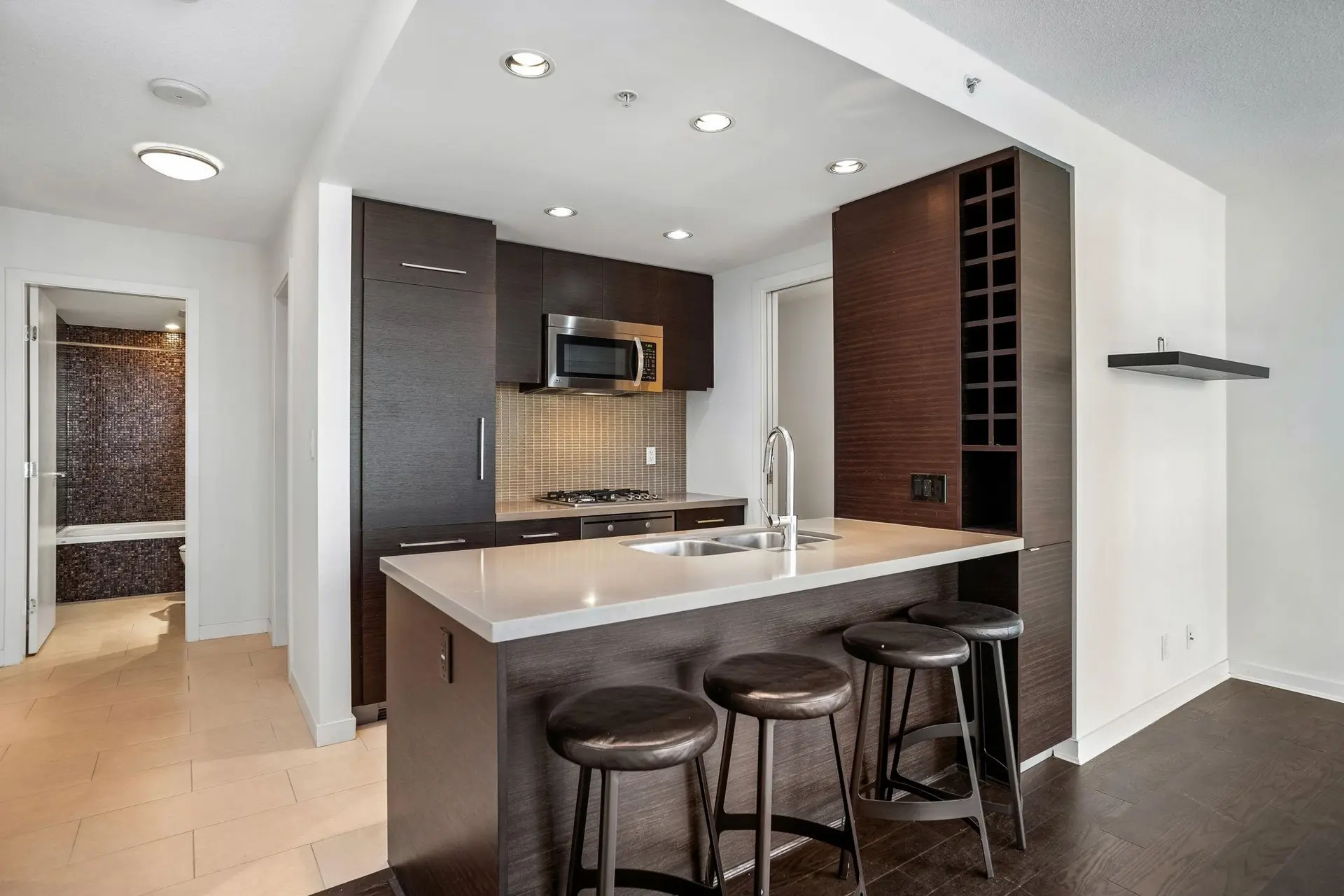 #610 833 Homer Street - Image 4