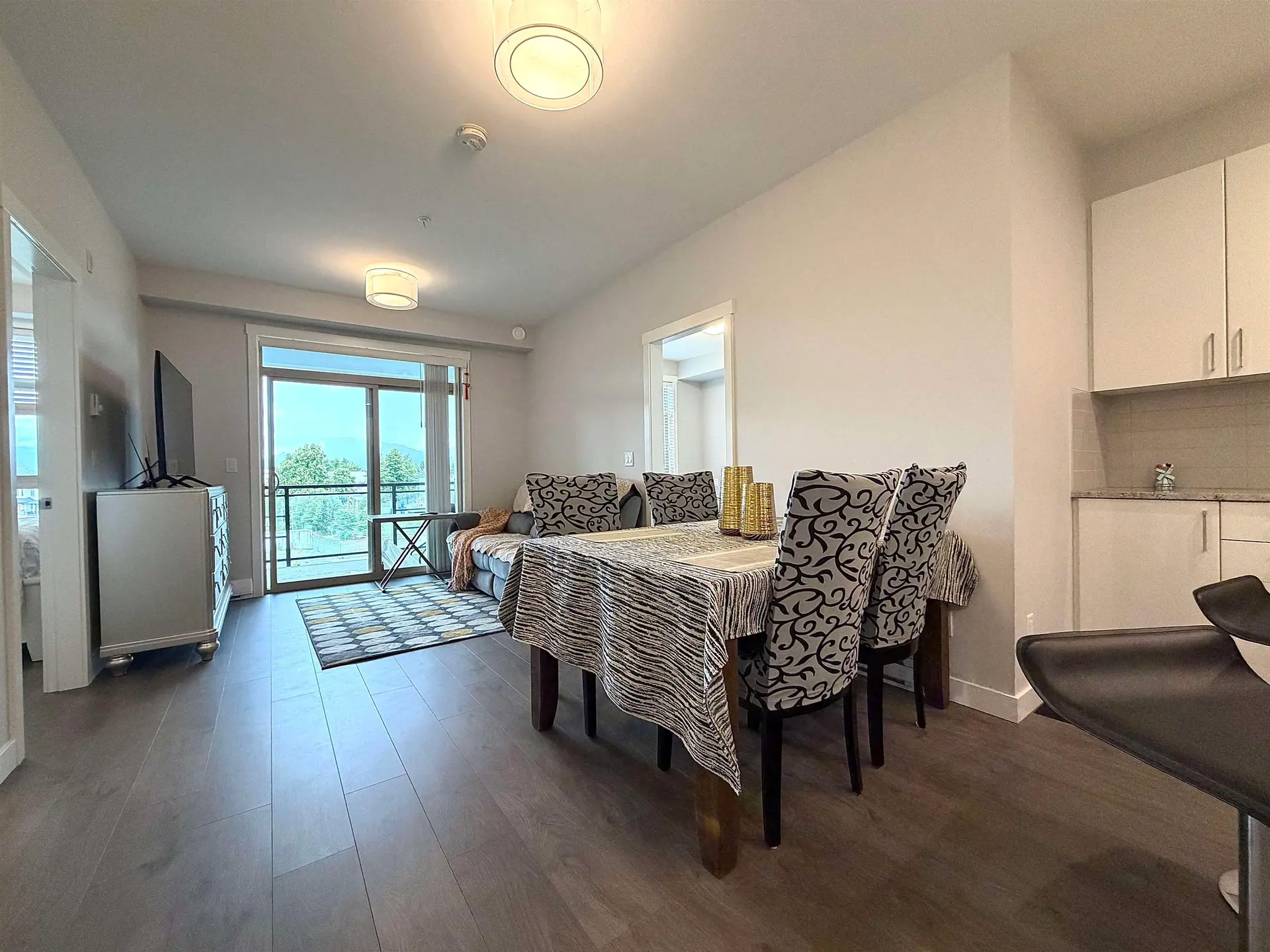 #403 45562 Airport Road - Image 2
