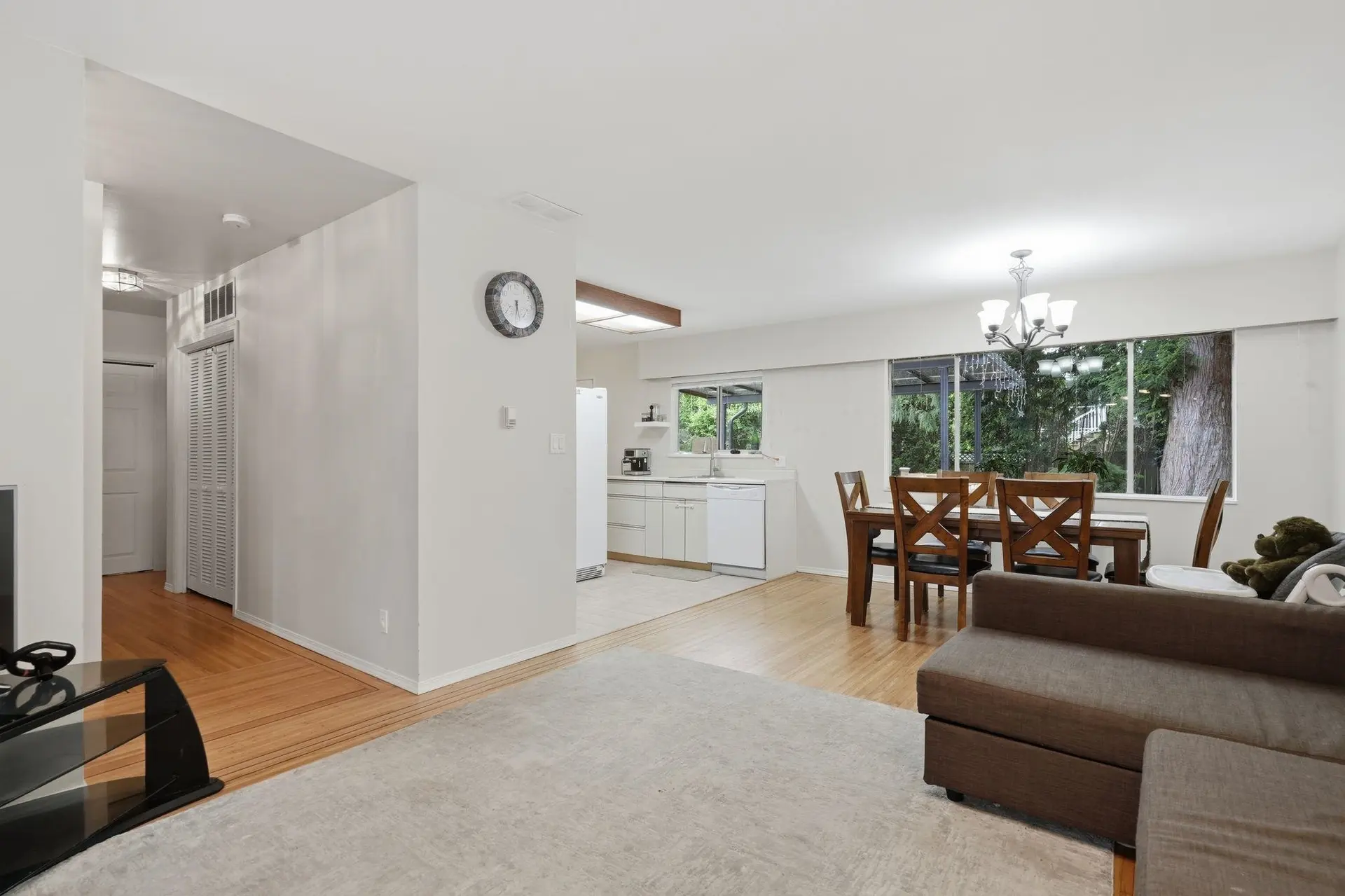 5857 16 Avenue - Image 10