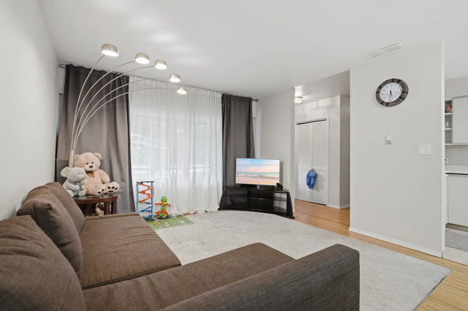 5857 16 Avenue - Image 8