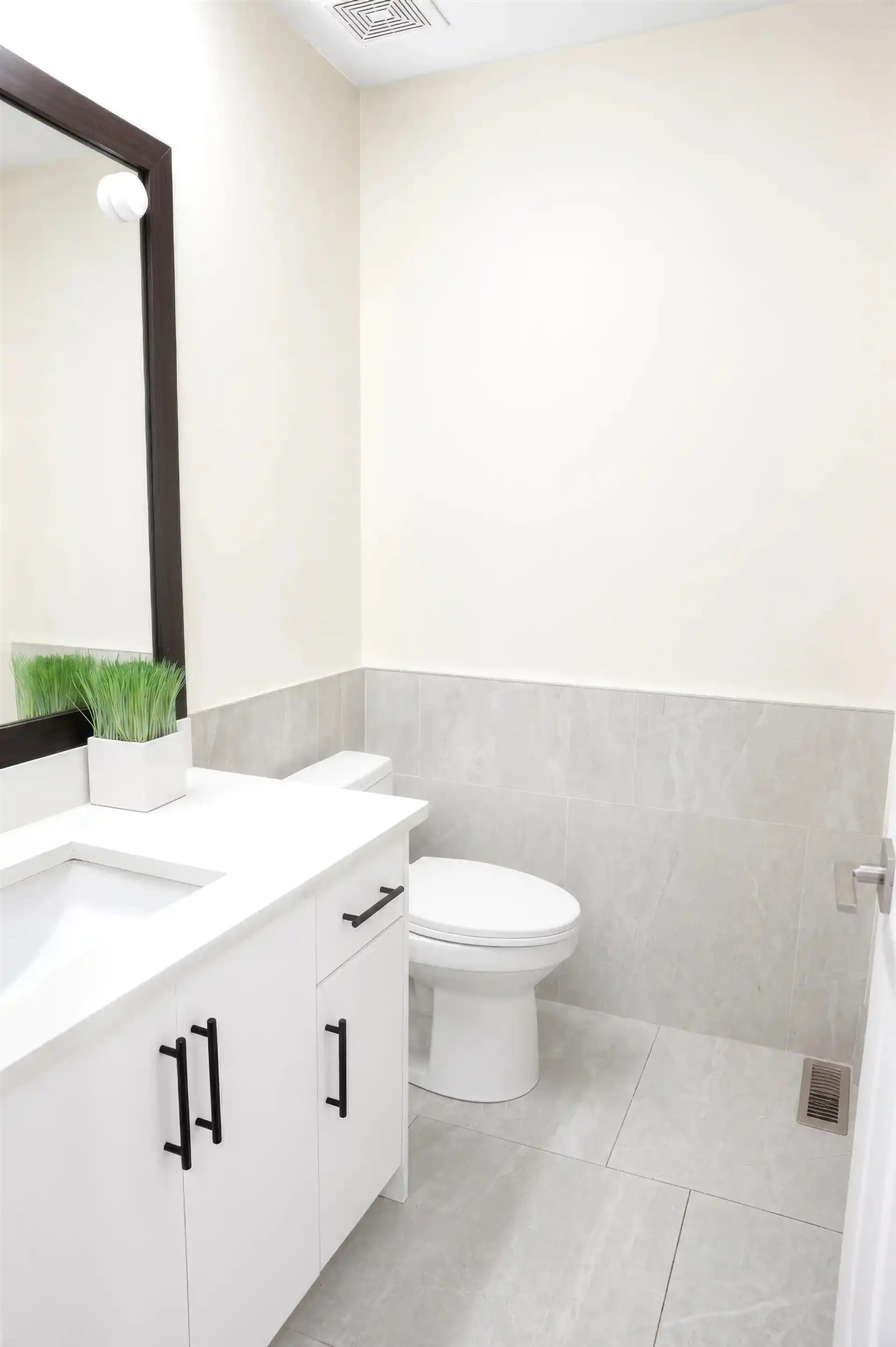 12458 76b Avenue - Image 9