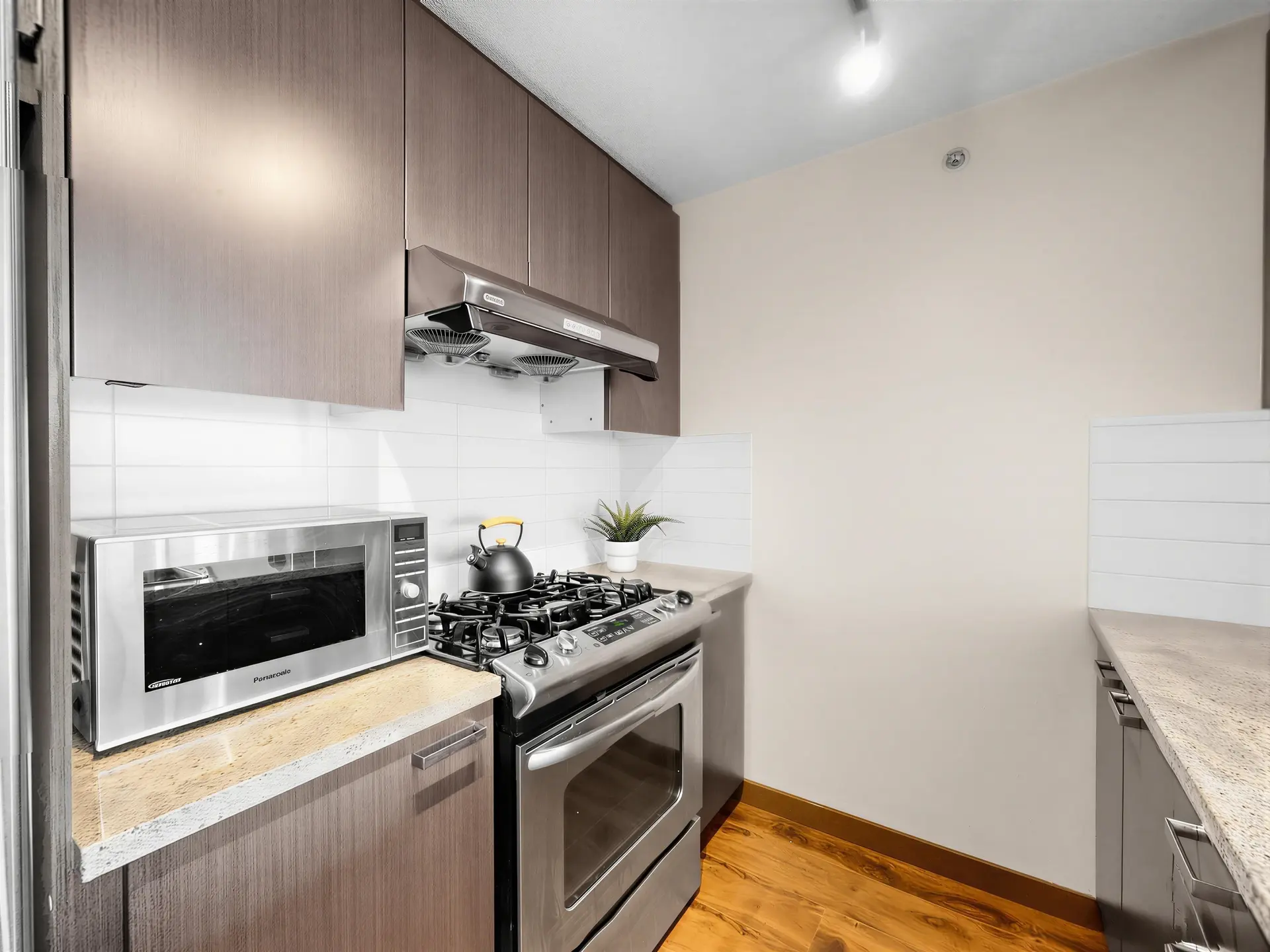 #2005 6688 Arcola Street - Image 6