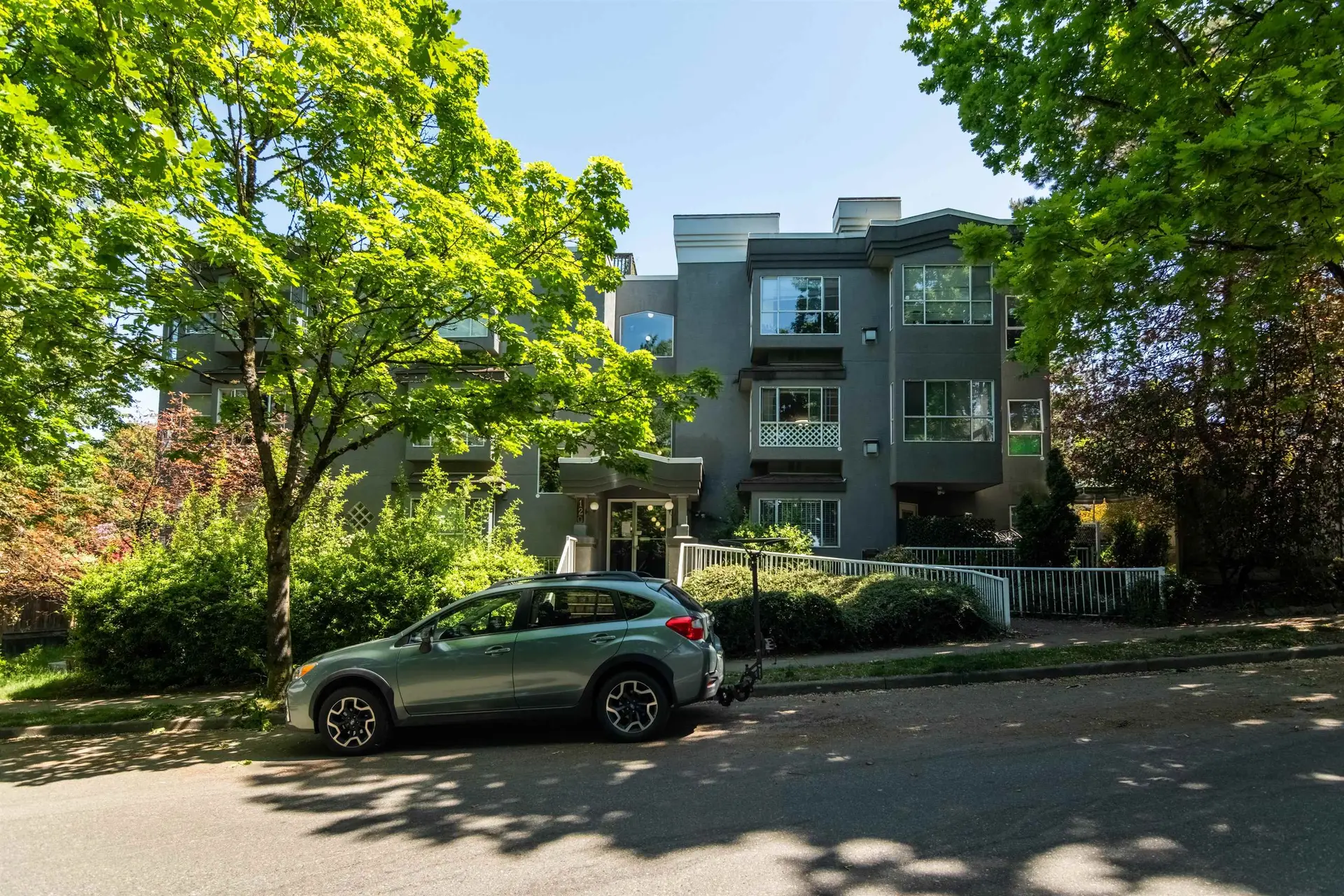 #PH1 120 Garden Drive - Image 1