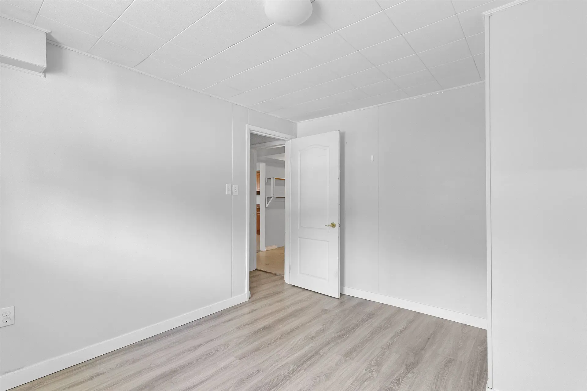 12209 221 Street - Image 12