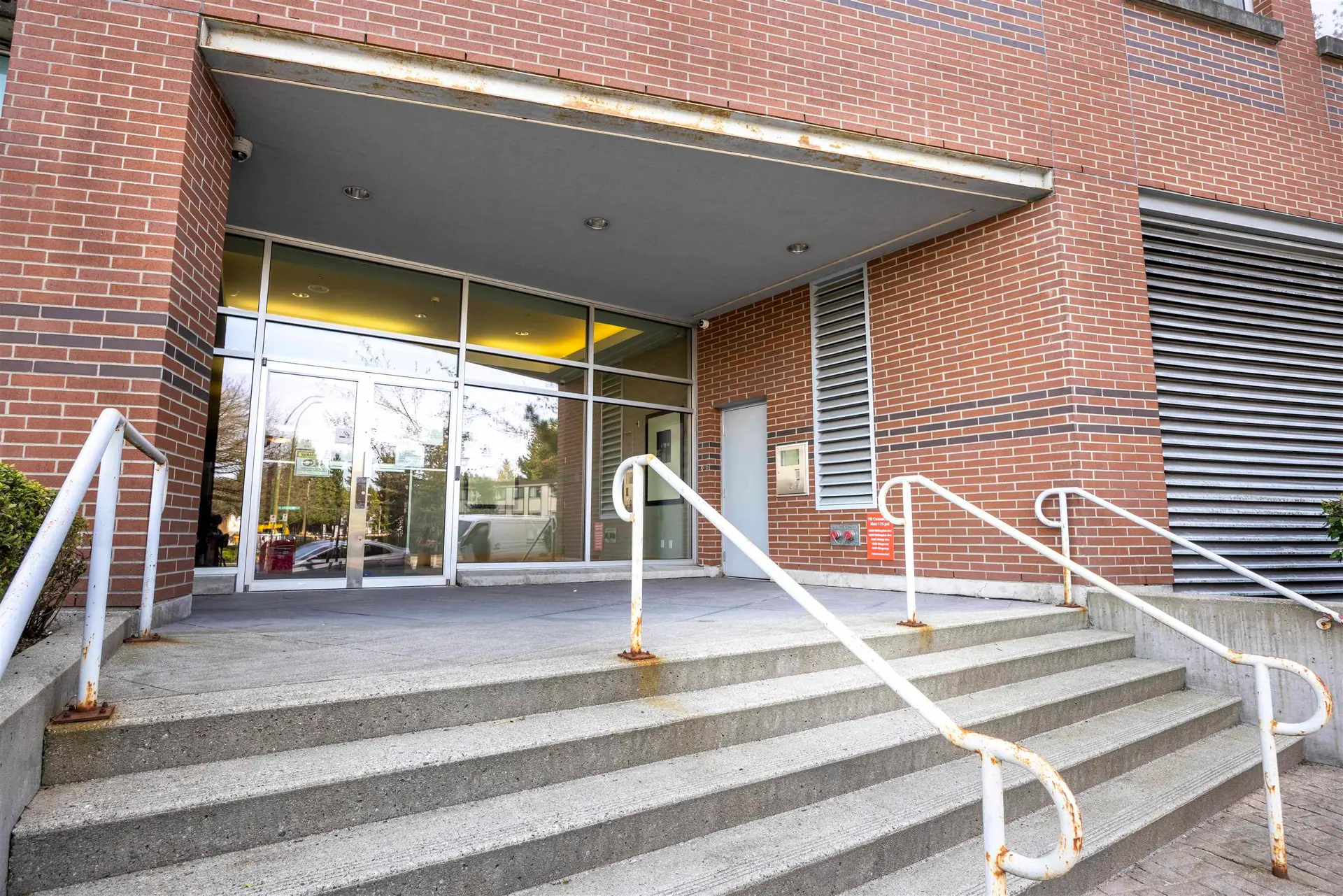 #611 6028 Willingdon - Image 6