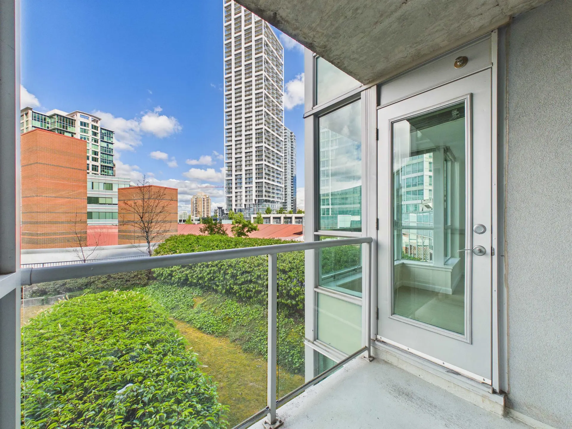#611 6028 Willingdon - Image 17