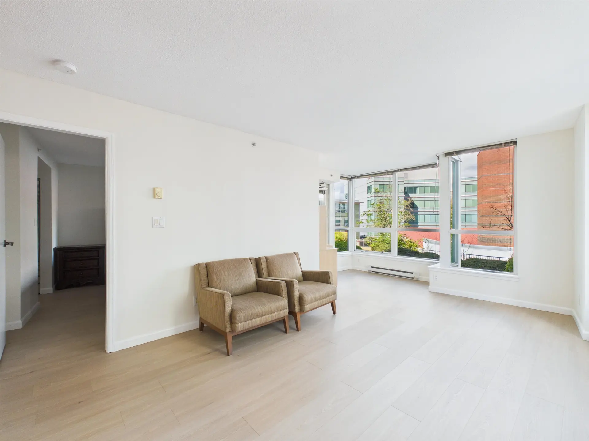 #611 6028 Willingdon - Image 12