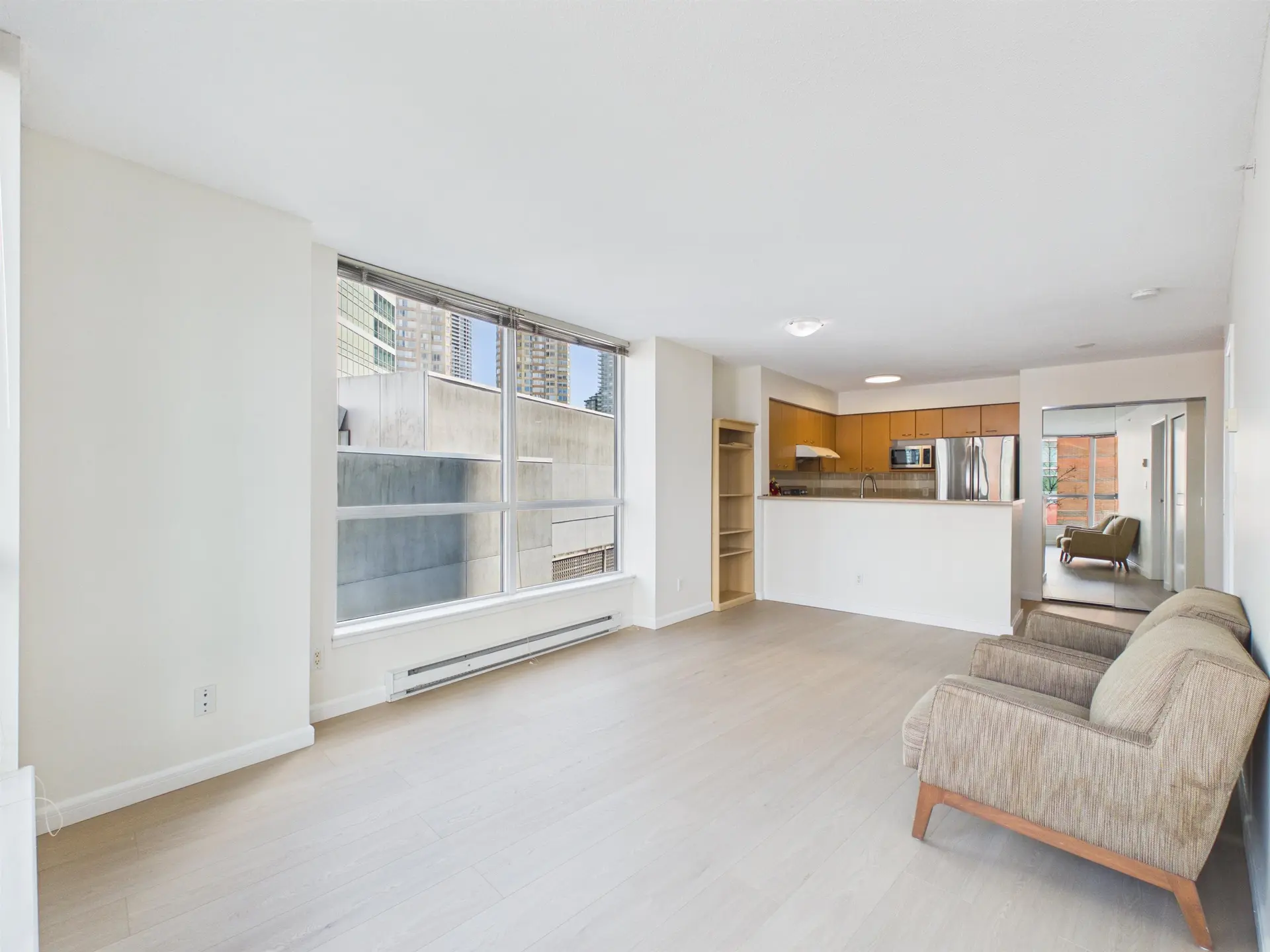 #611 6028 Willingdon - Image 14