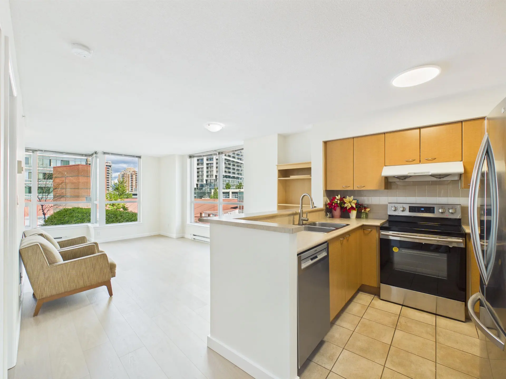 #611 6028 Willingdon - Image 11