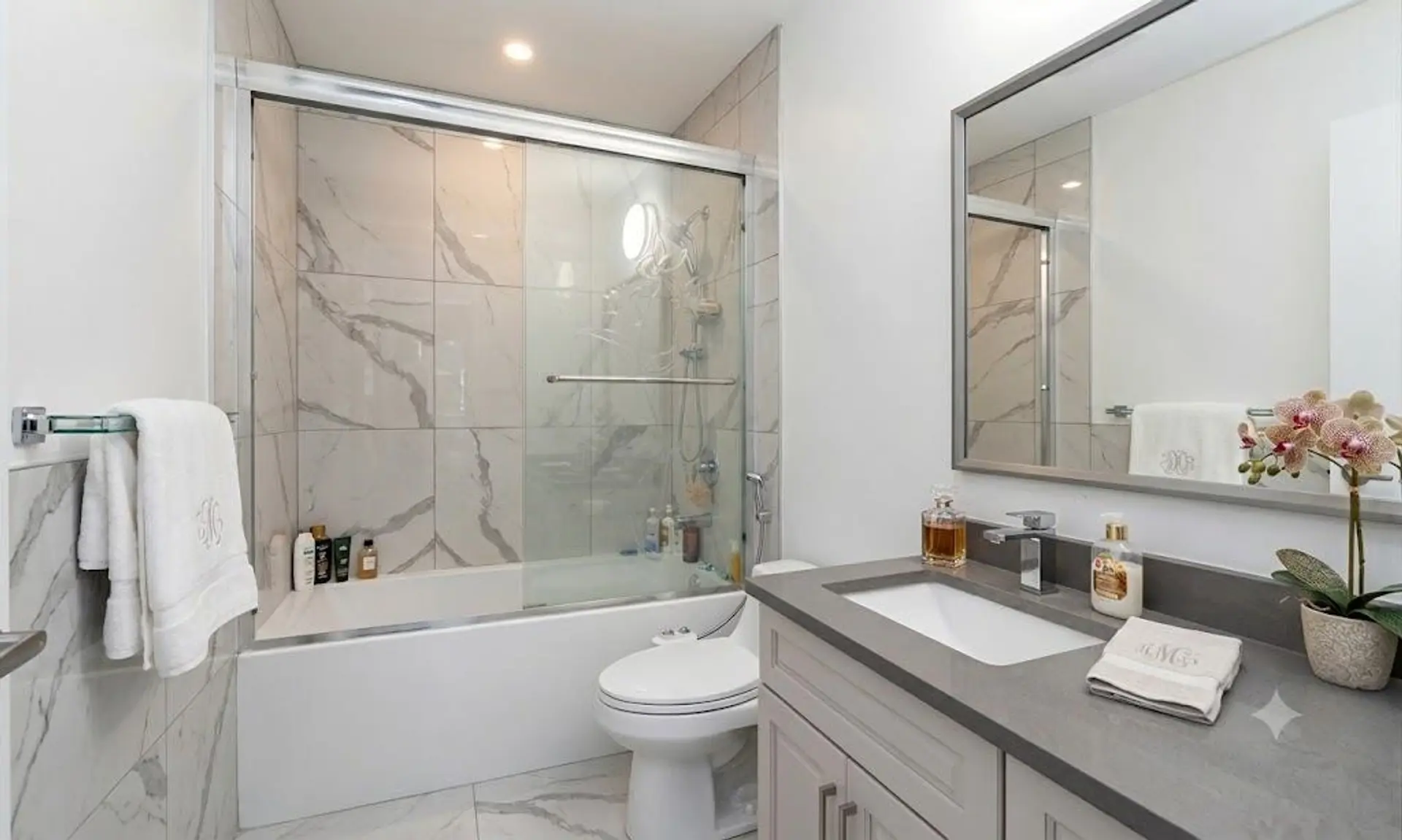 886 E 56th Avenue - Image 4