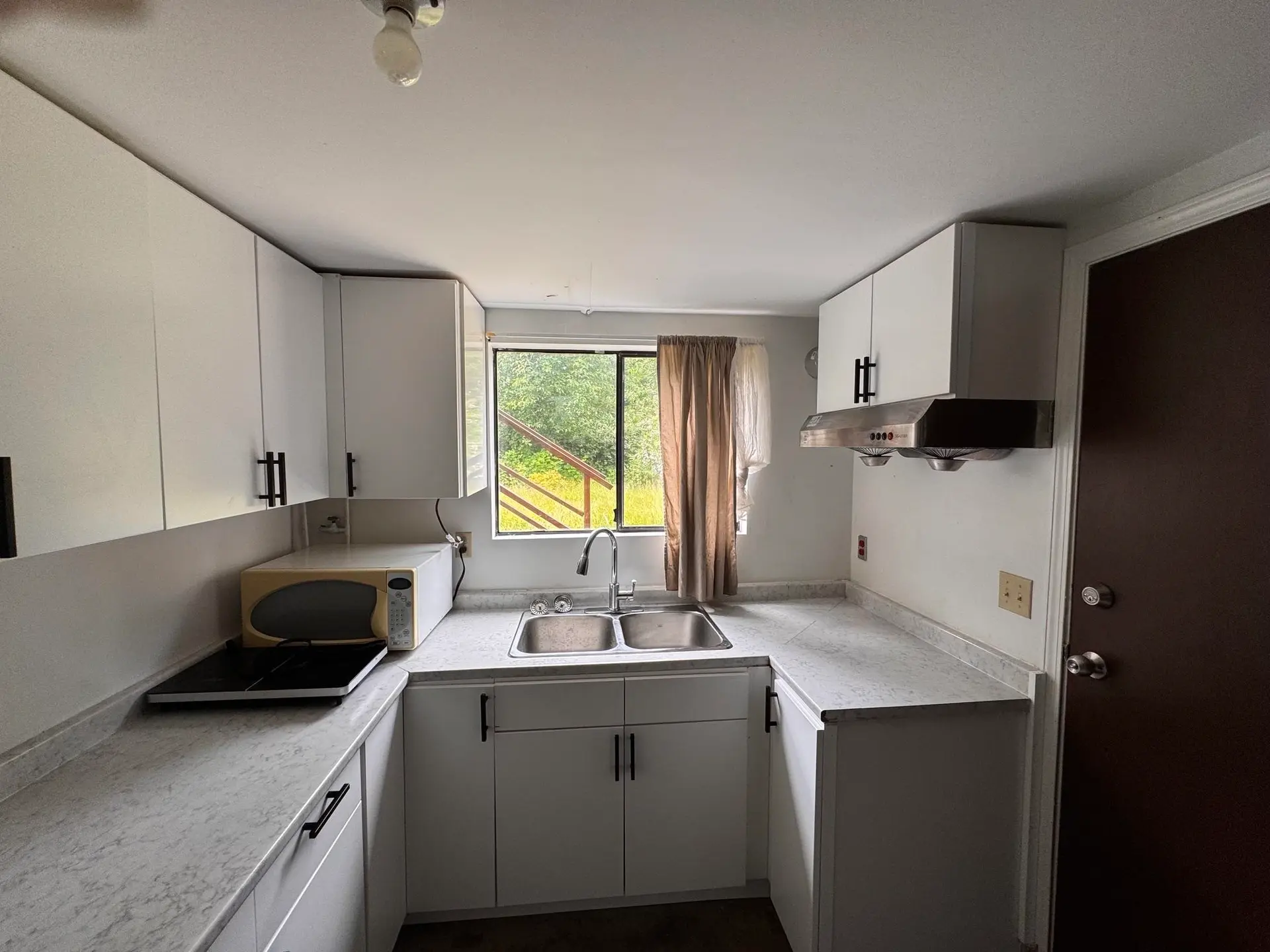8839 156a Street - Image 9