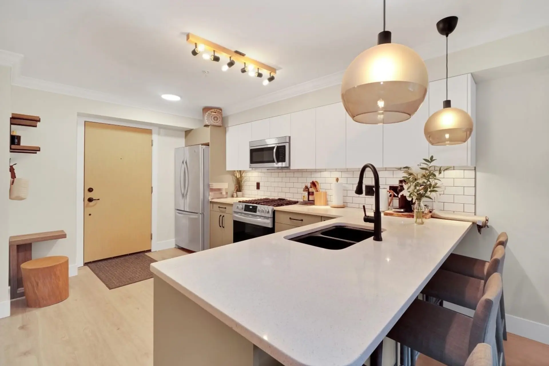 #303 857 W 15th Street - Image 11