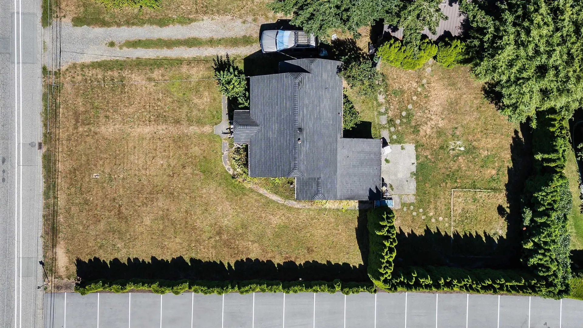 9438 Broadway - Image 6
