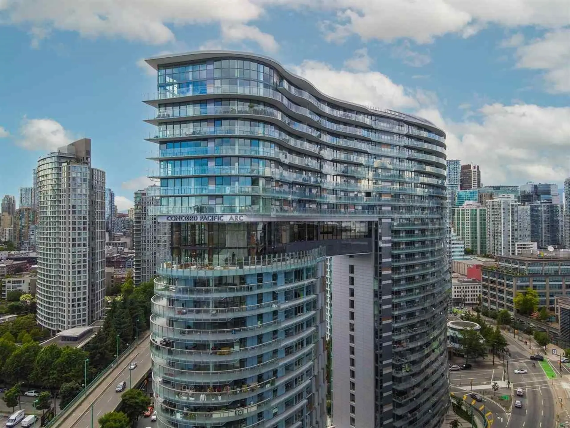 #2001 89 Nelson Street - Image 1