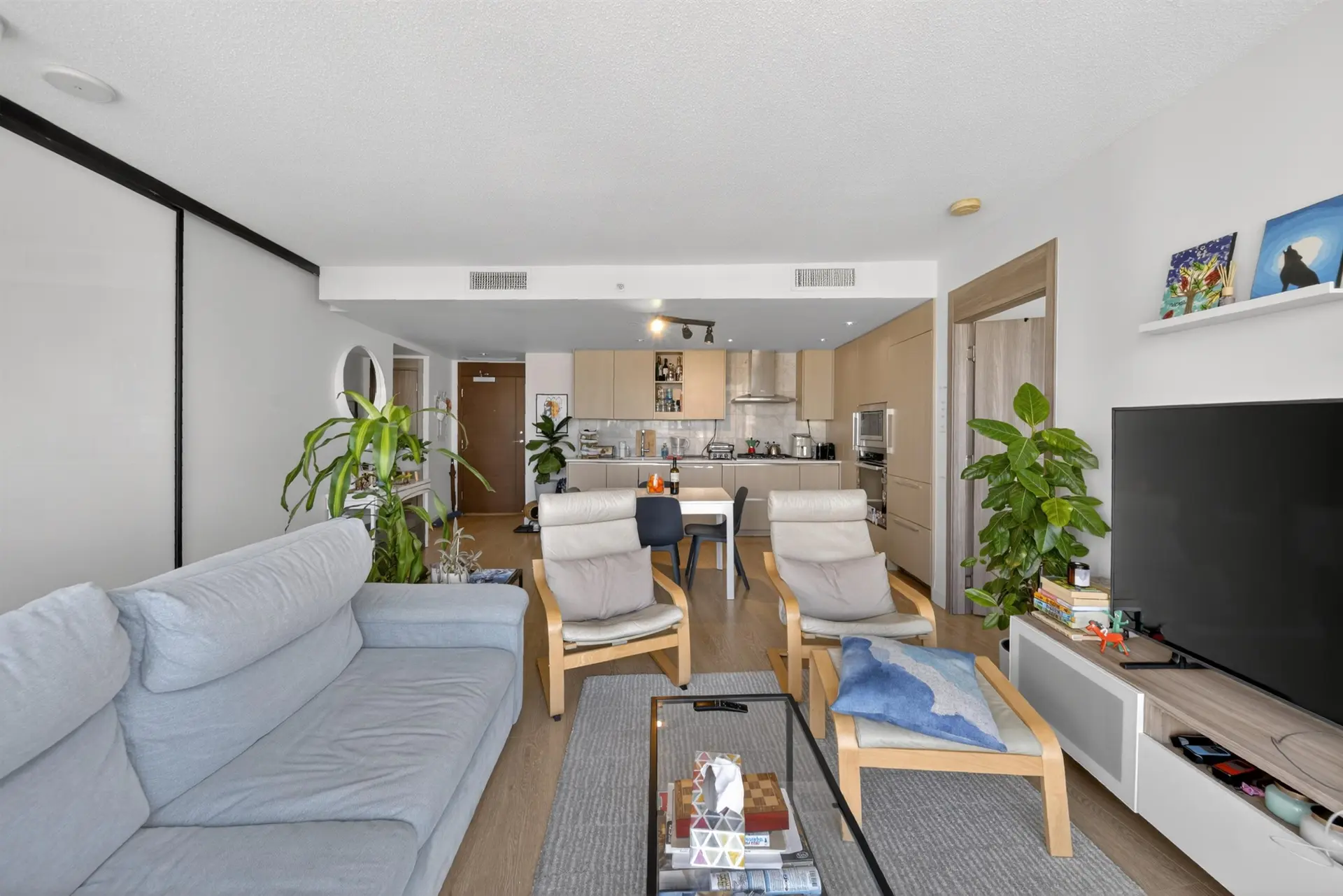 #2001 89 Nelson Street - Image 4