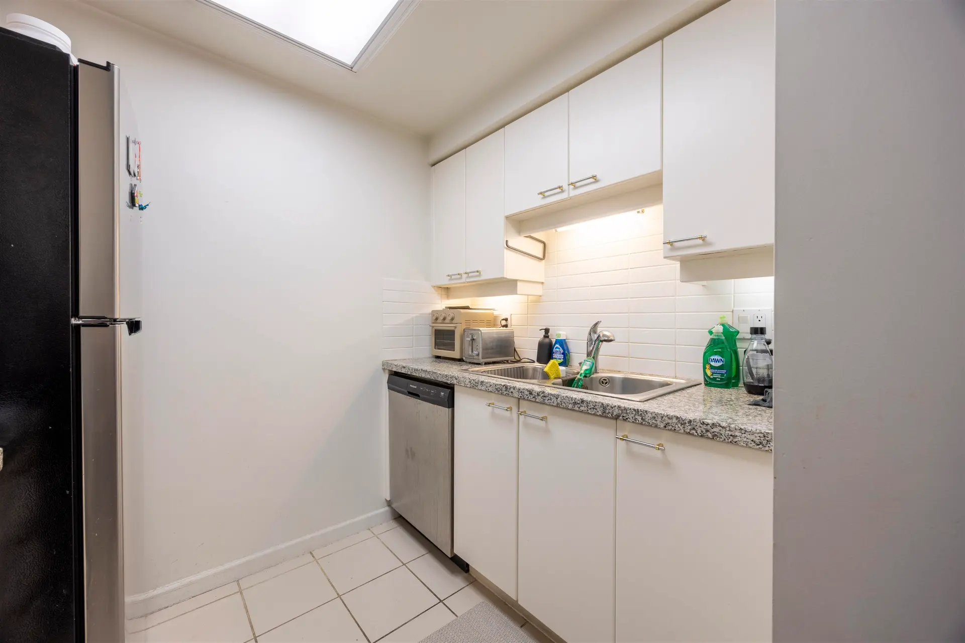 #2505 388 Drake Street - Image 9