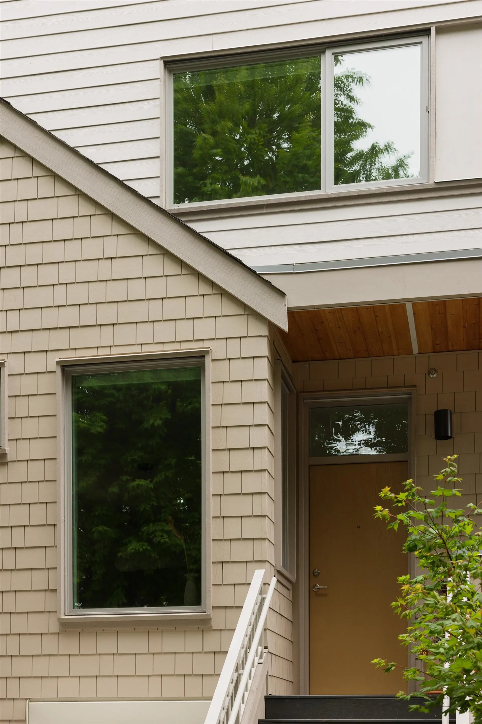 #1 595 E 49th Avenue - Image 2