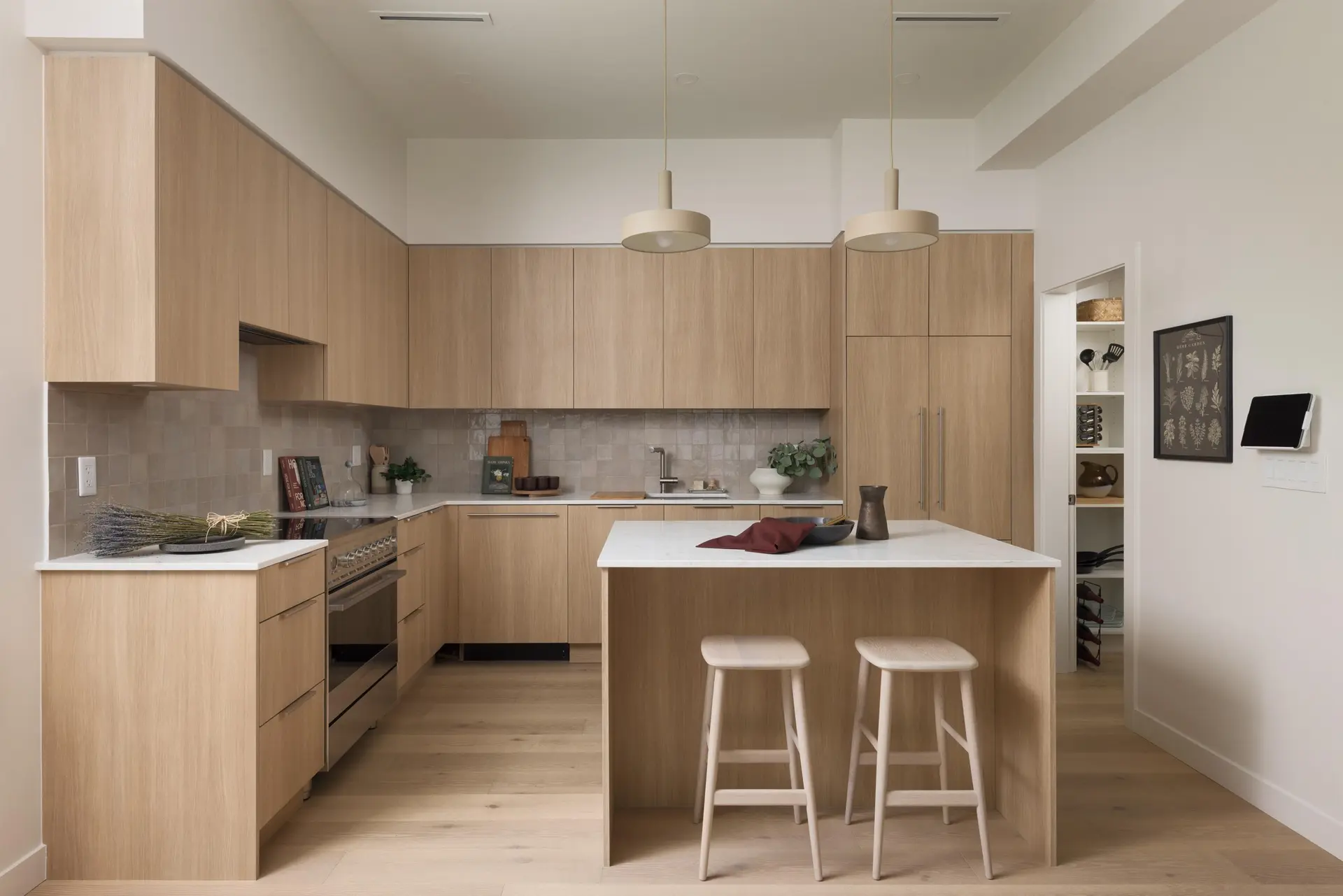 #1 595 E 49th Avenue - Image 3
