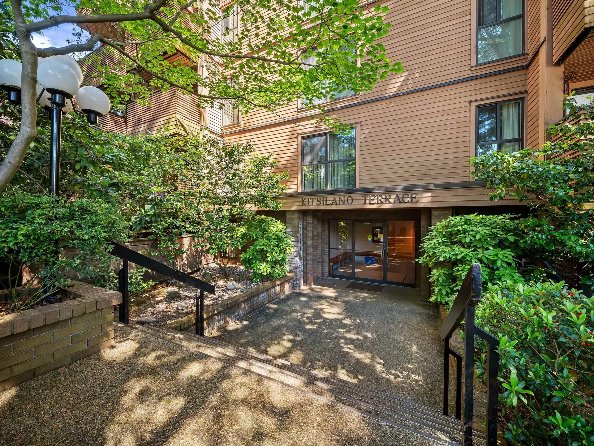 #402 2211 W 2nd Ave - Image 1