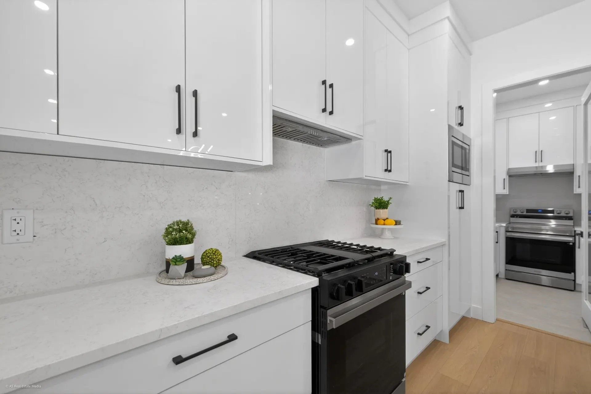 7083 115 Street - Image 7