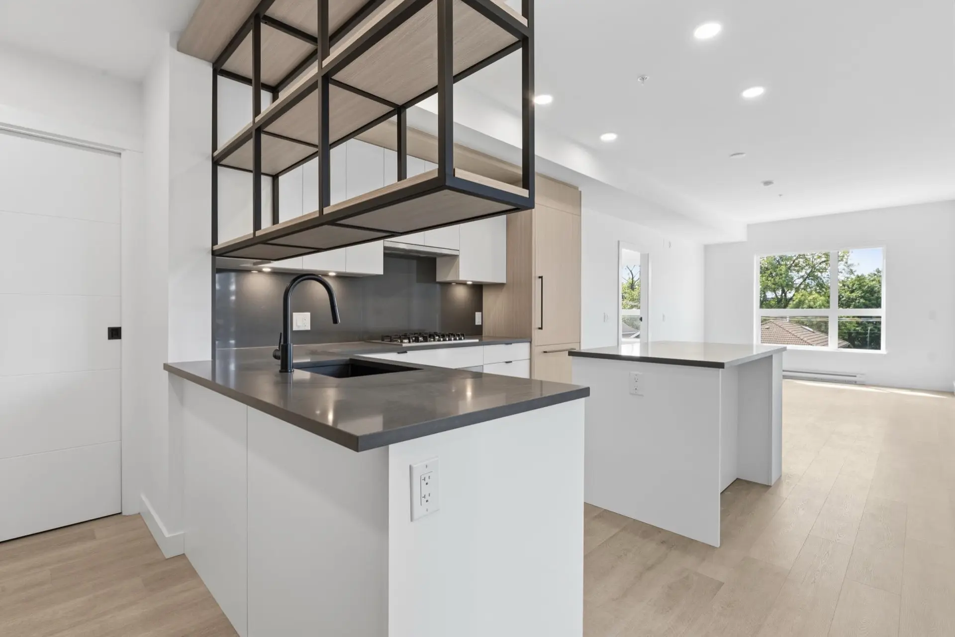 #302 2268 E Broadway - Image 3