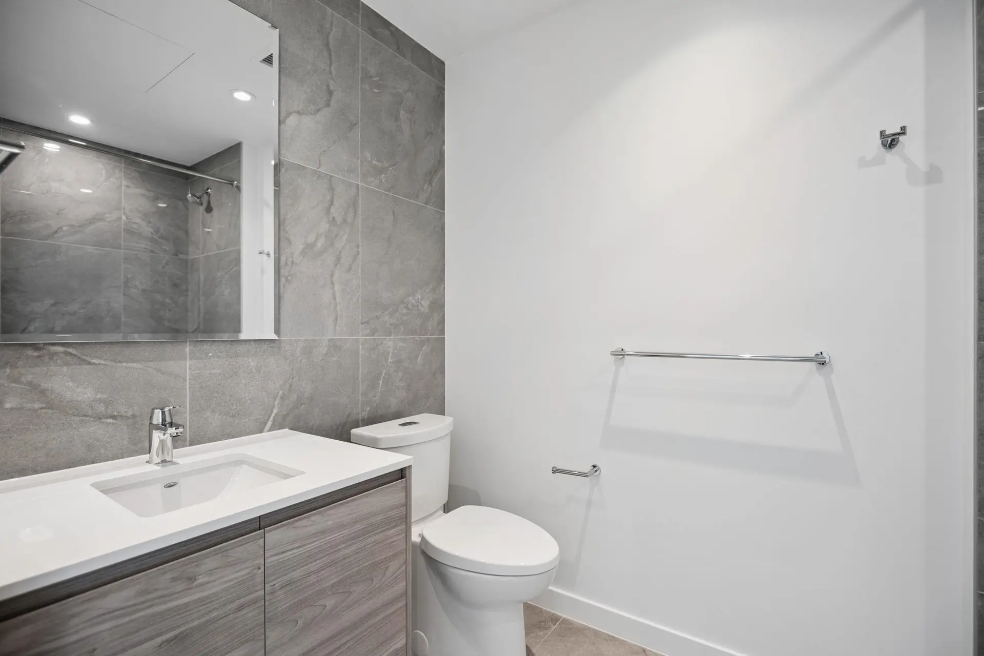 #2401 660 Quayside Drive - Image 13